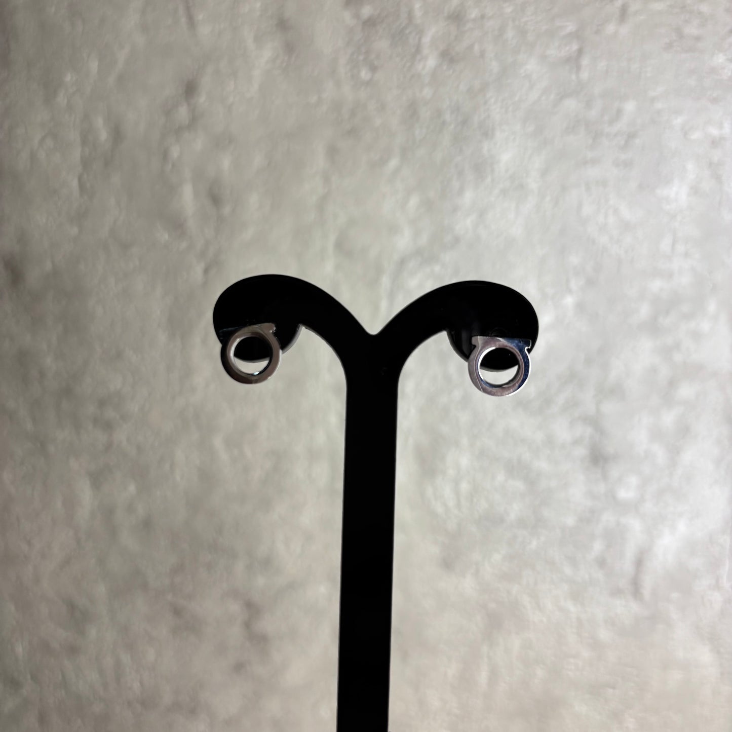 Aretes Ferragamo liso