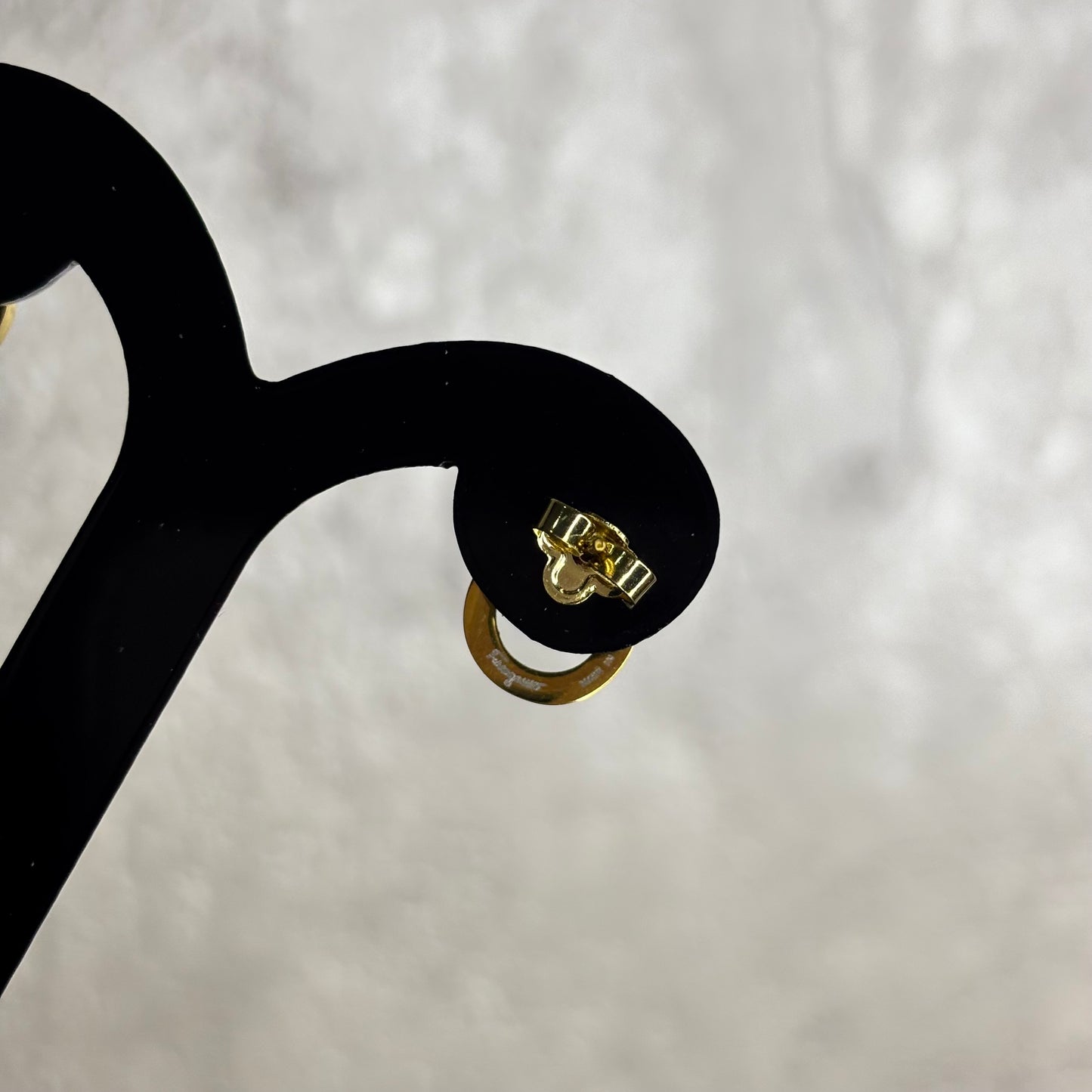 Aretes Ferragamo liso